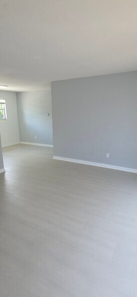 Building Photo - 1047 Japonica Ln