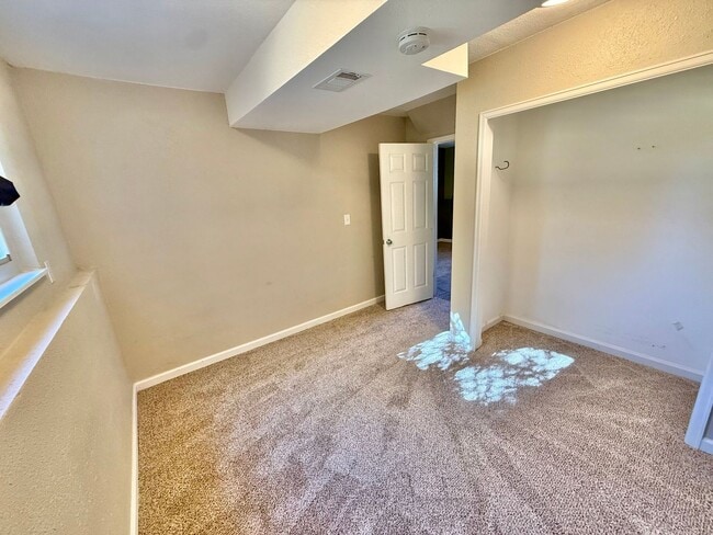 Building Photo - 3 Bedroom Home with Large Yard