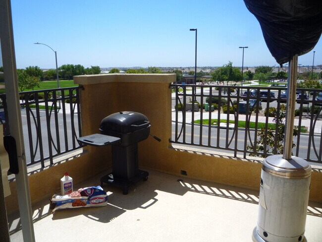 Building Photo - Upgraded Tri-level Townhome in Otay Ranch