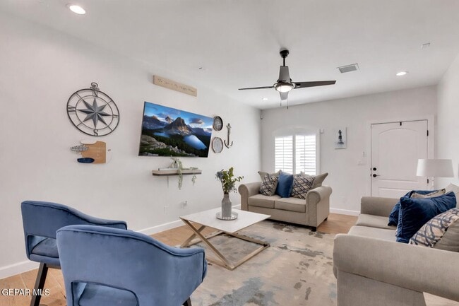 Building Photo - 13841 Paseo De La Luna Ave