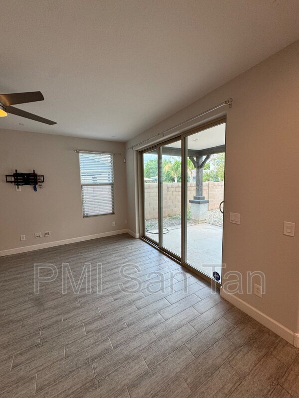 Building Photo - 4350 E Mesquite St