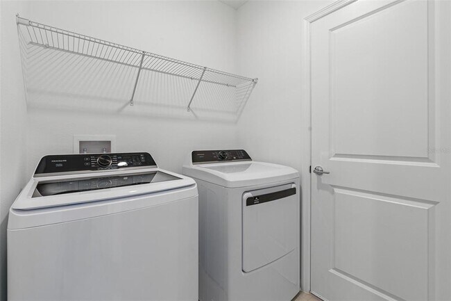 Building Photo - 3028 Namaste Dr