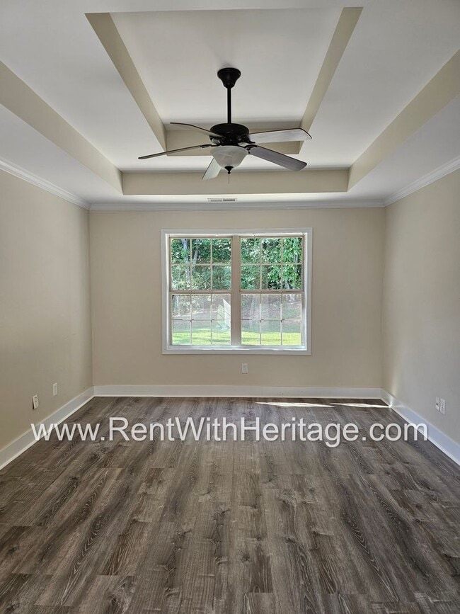 Building Photo - Amazing 4 Bedroom/ 3 Bath Home / Attention...