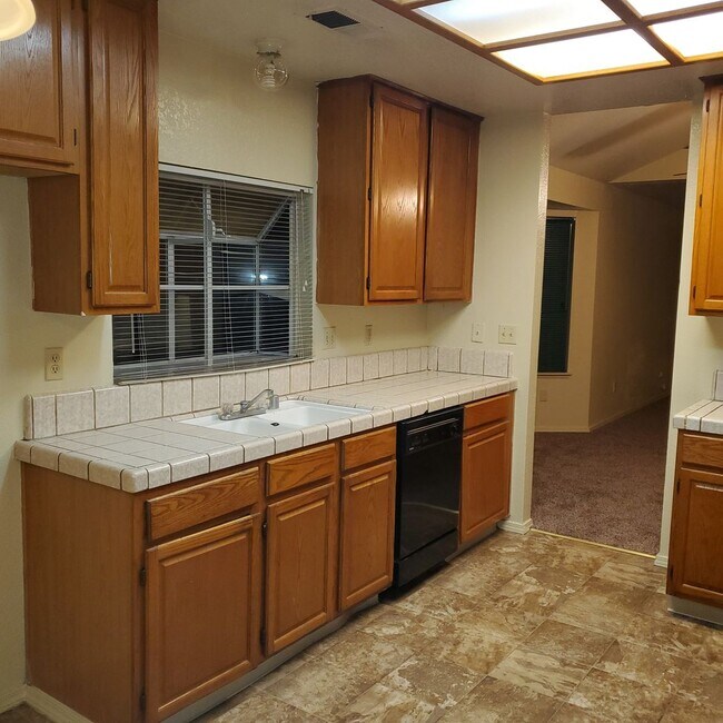 Building Photo - COLLEGEVIEW DRIVE ~ Near College  3 bedroo...