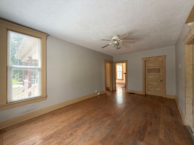 Building Photo - 758 S Delaware Ave