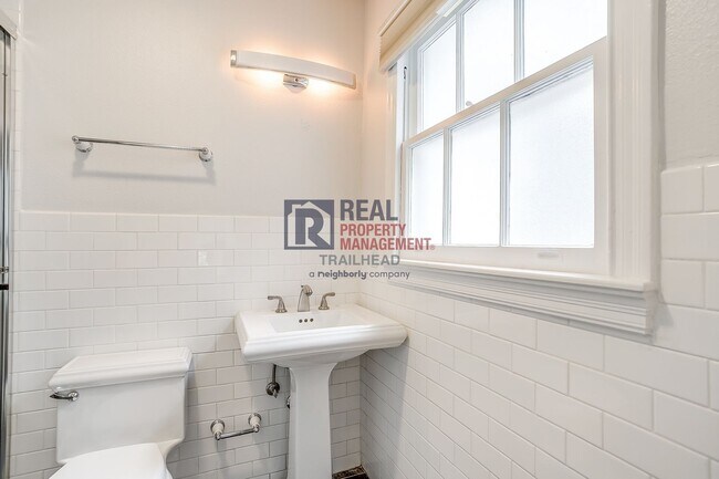 Building Photo - Charming Monticello Townhome – 4 Beds, Upd...