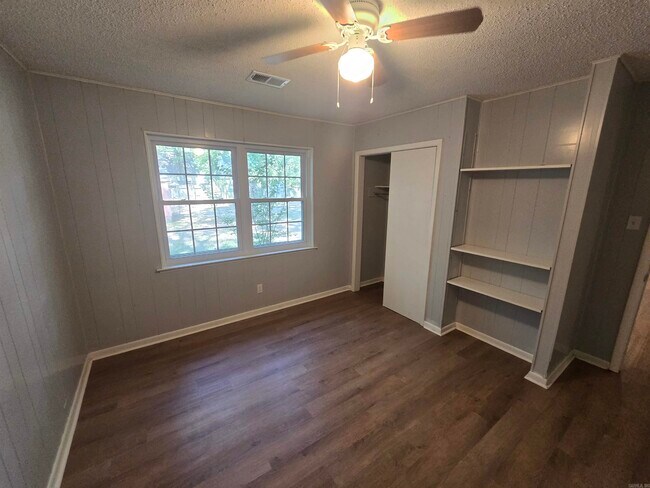 Building Photo - 10318 Independence Ln