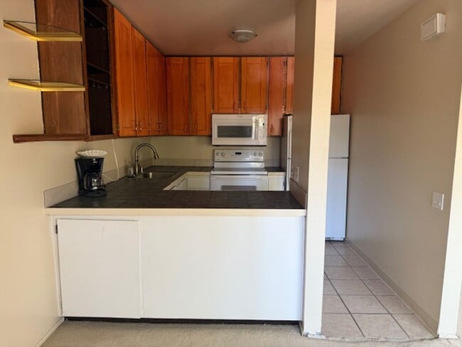 Building Photo - LOVELY, SPACIOUS UPSTAIRS CONDO!