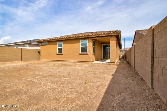 Building Photo - 16845 W Evergreen Rd