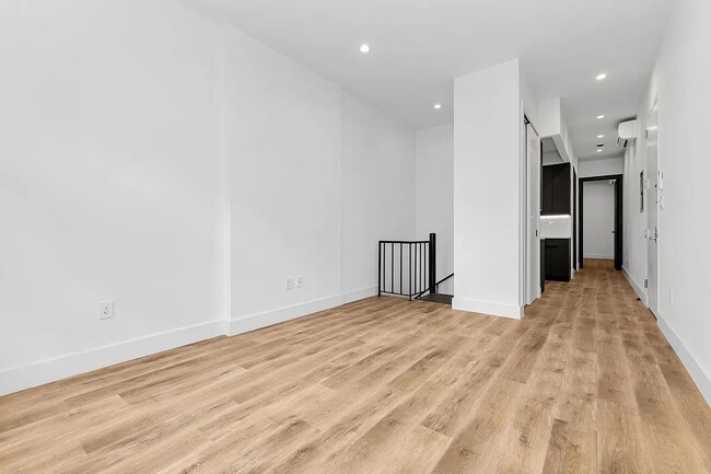 Building Photo - 314 W 51st St