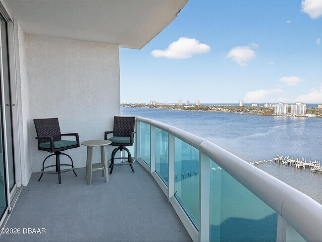 Building Photo - 231 Riverside Dr