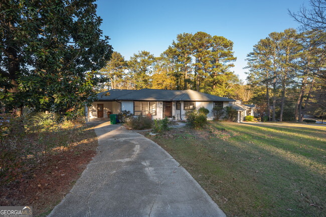 Building Photo - 1954 Woodbine Terrace NE