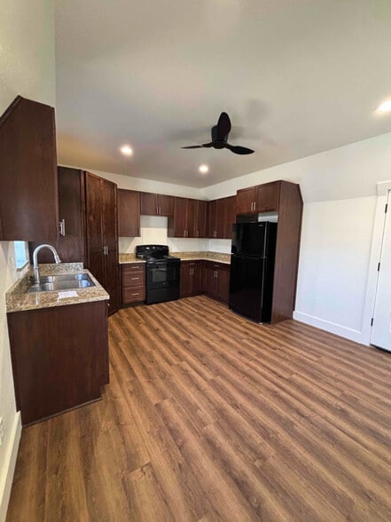 Building Photo - 3404 E Hwy 199