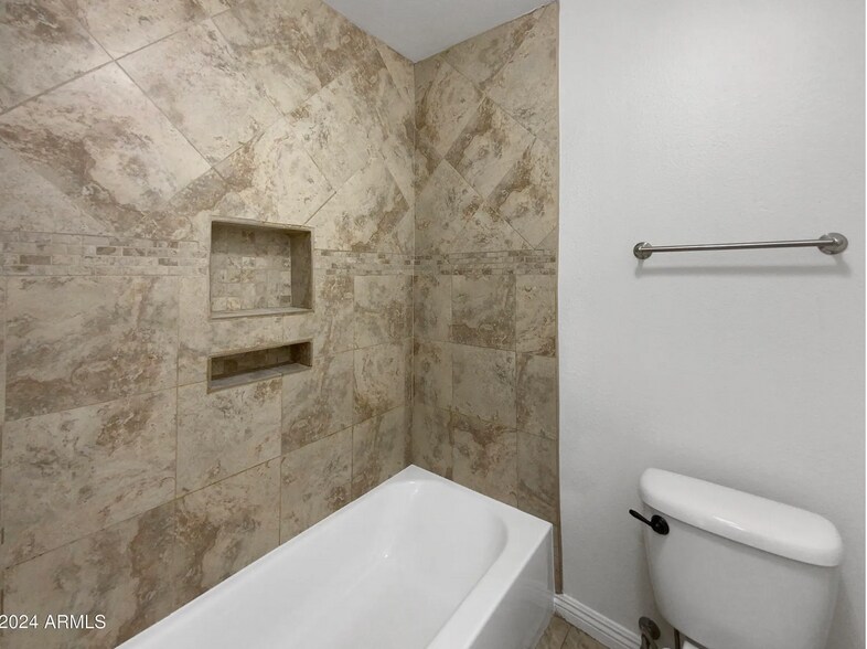 Building Photo - 1055 N Recker Rd