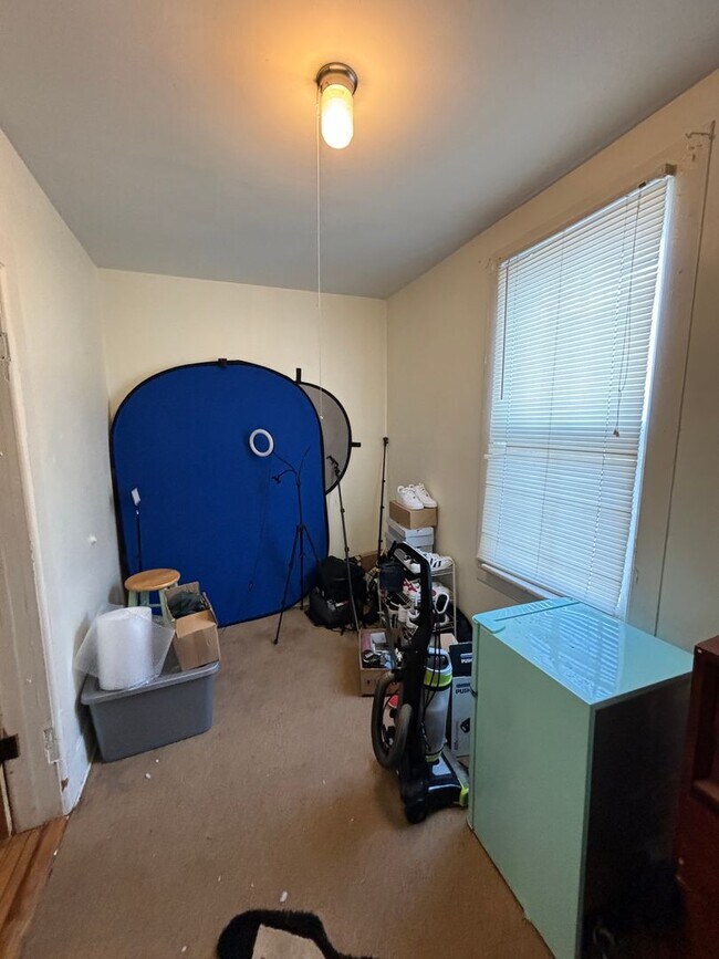 Building Photo - 2661-61B N Fratney St