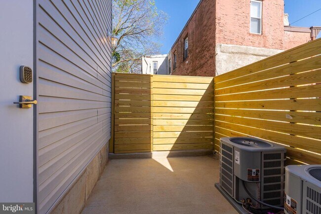 Building Photo - 2339 N 10th St