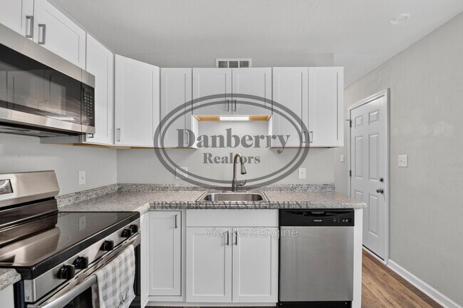 Building Photo - 6051 Graystone Dr