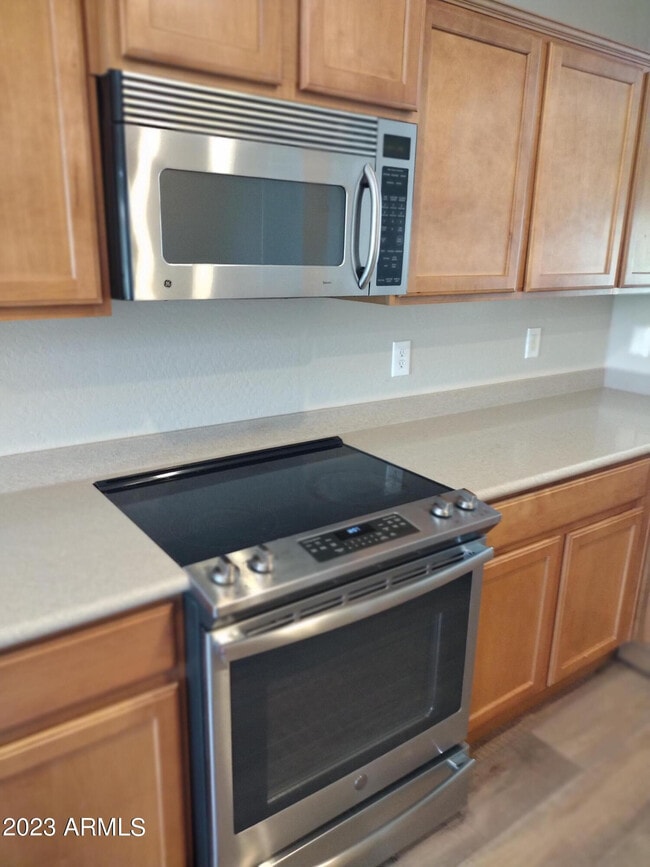 Building Photo - 466 E Yellow Wood Ave