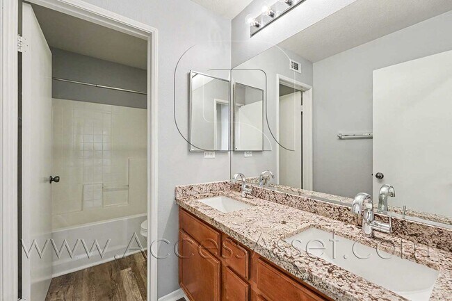 Building Photo - Inviting 4-Bed, 3-Bath Home In Sunny Winchester!