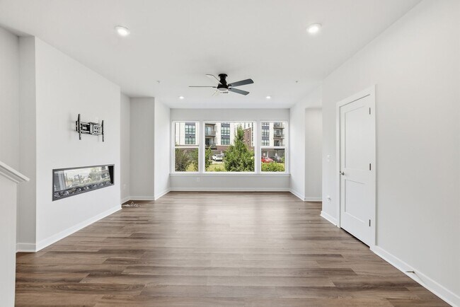 Building Photo - 43732 Transit Sq