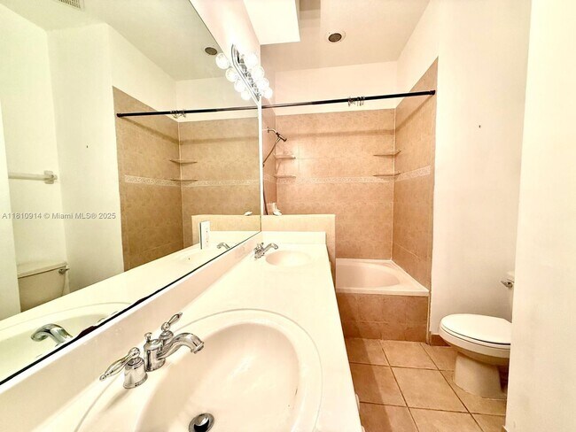 Building Photo - 4902 SW 141st Ave