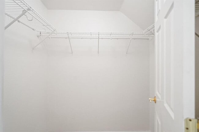 Building Photo - Gorgeous 2 Bed 2 Bath Dublin Townhome with Amenities! Centrally Located!