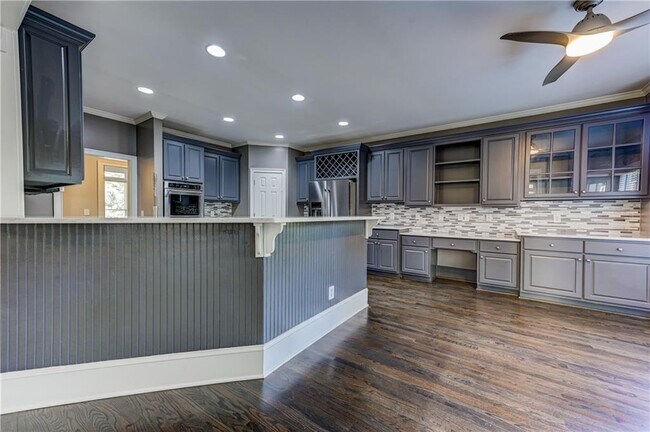 Building Photo - 2745 Lenox Rd NE