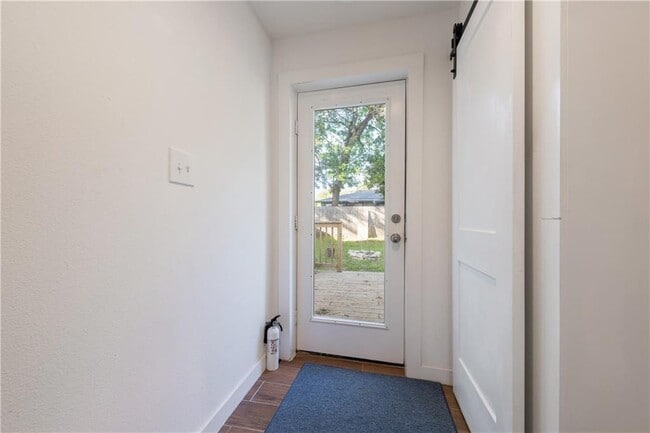 Building Photo - 2318 Santa Rosa St