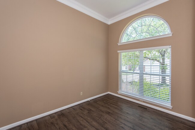 Building Photo - 720 Vista Hills Ct