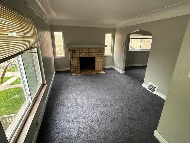 Building Photo - Fully Remodeled - Section 8 Accepted- Skip...