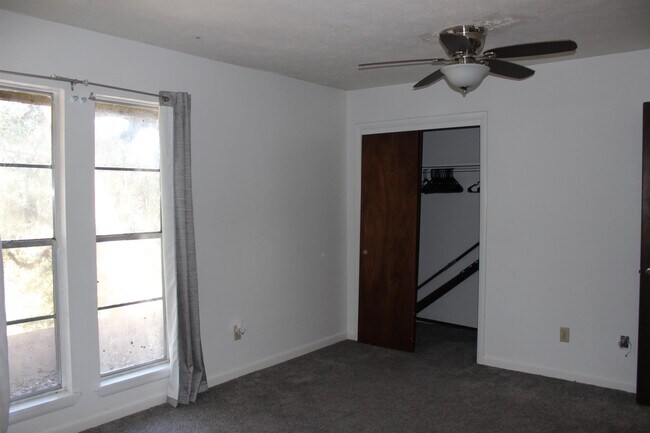 Building Photo - 409 Westwood Dr