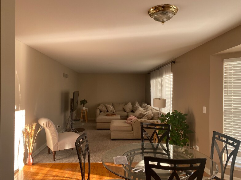 Building Photo - 1915 Chestnut Grove Dr