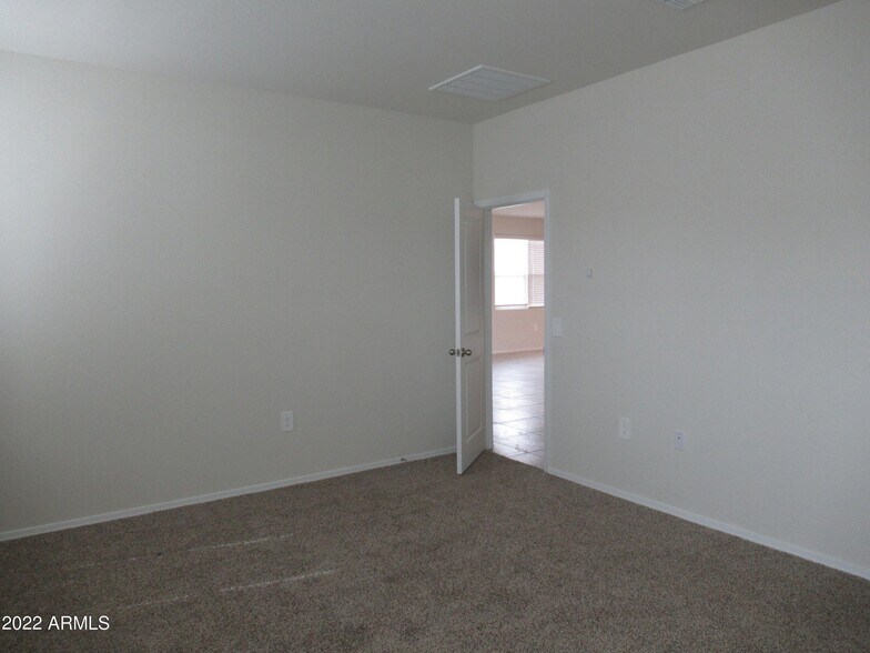 Building Photo - 4637 W Lemon Ave