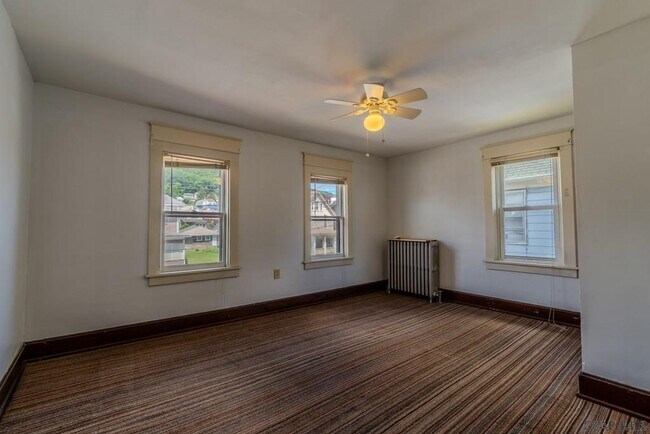 Building Photo - 222 Strayer St