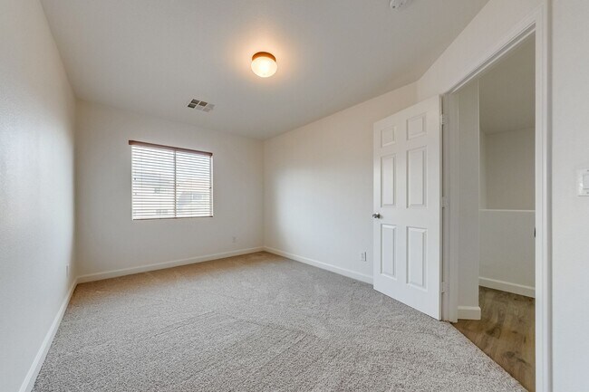 Building Photo - Fully Remodeled & Move-In Ready – Modern Finishes + Huge Loft!