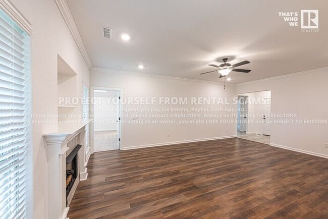 Building Photo - 205 Amber Ln