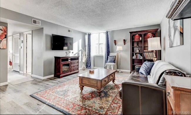 Primary Photo - 5955 E 10th Ave