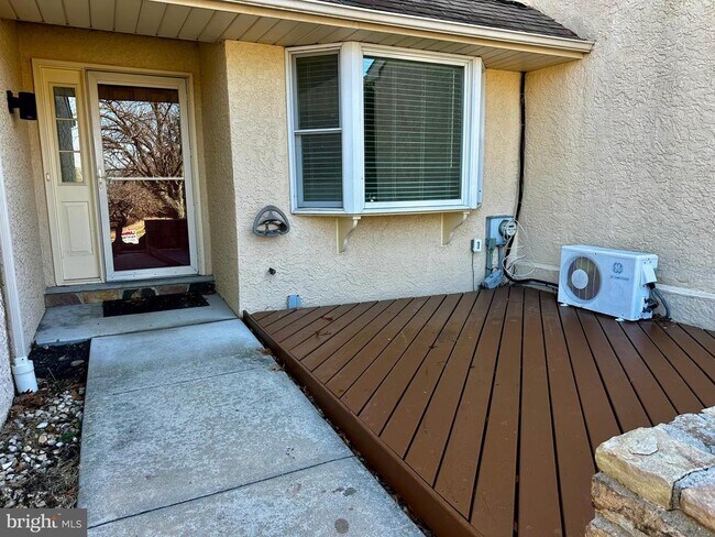 Building Photo - 18 Dundee Mews