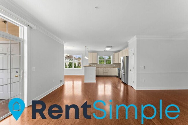 Building Photo - 15221 Royal Crest Dr