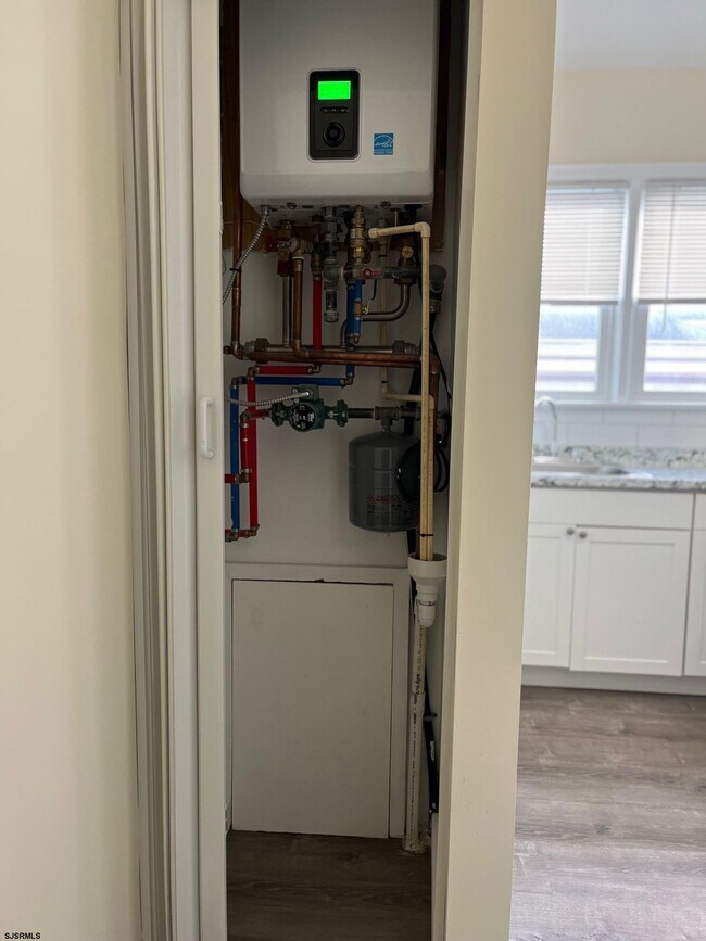 Building Photo - 16 N Sacramento Ave