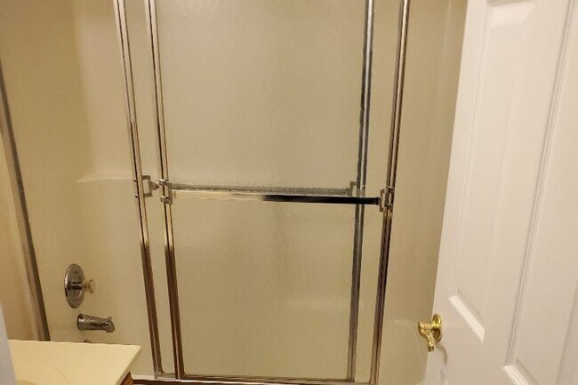 Building Photo - 35 E 6th St