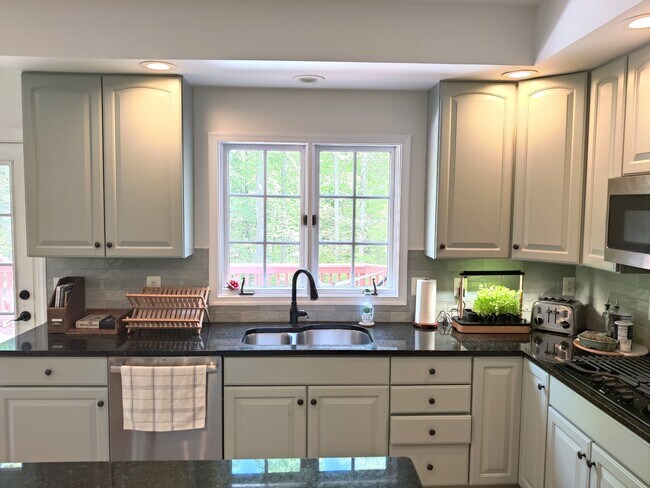 Building Photo - 7500 Tahoe Ct