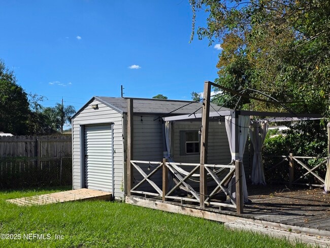Building Photo - 11927 Dowling Ln