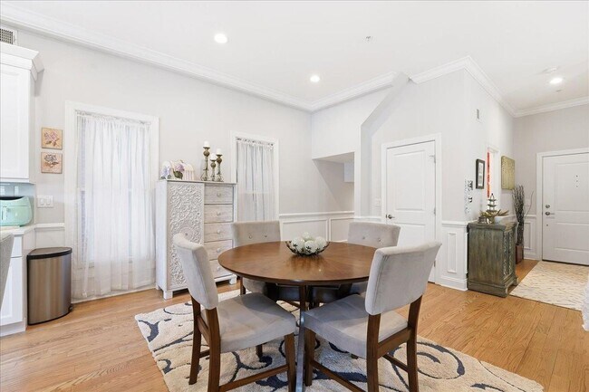 Building Photo - 41 Bentley Ave