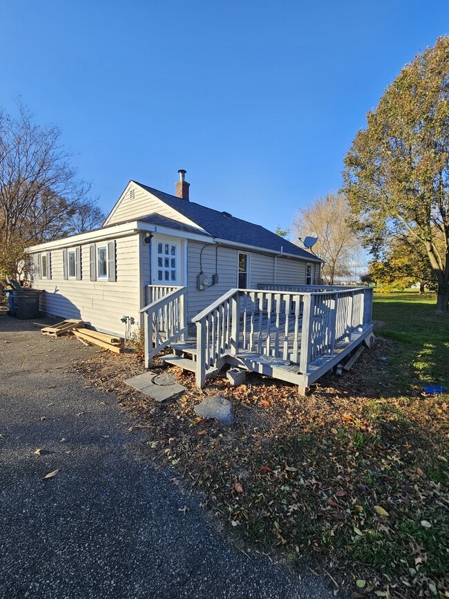 Building Photo - 106 Railroad Ave