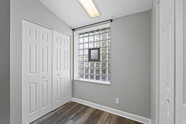 Building Photo - 6028 Crain St