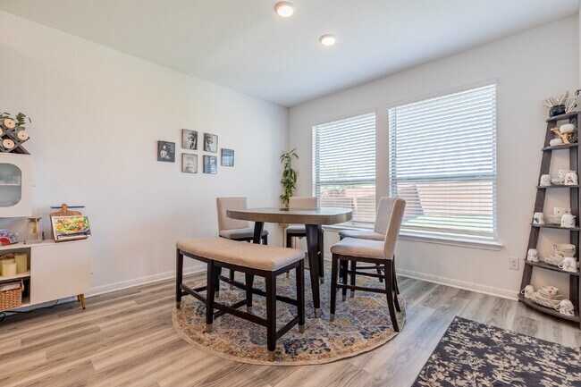 Building Photo - 2332 Giona Pl
