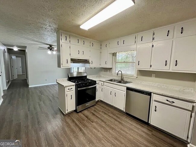 Building Photo - 119 Longview Rd