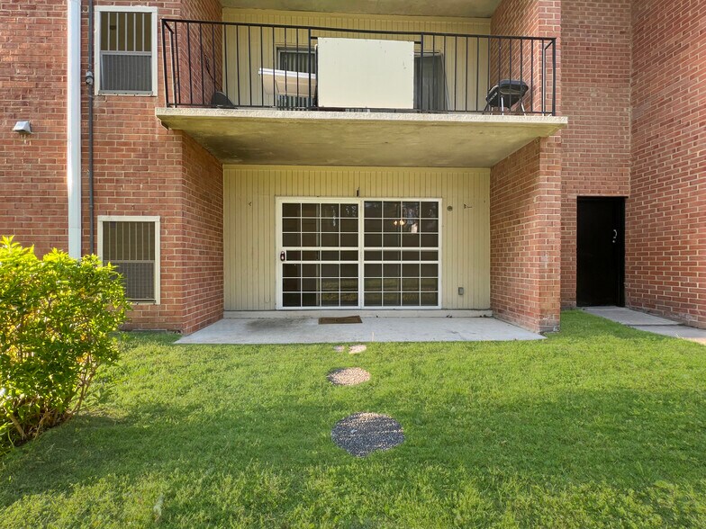 Building Photo - 2309 Olson St