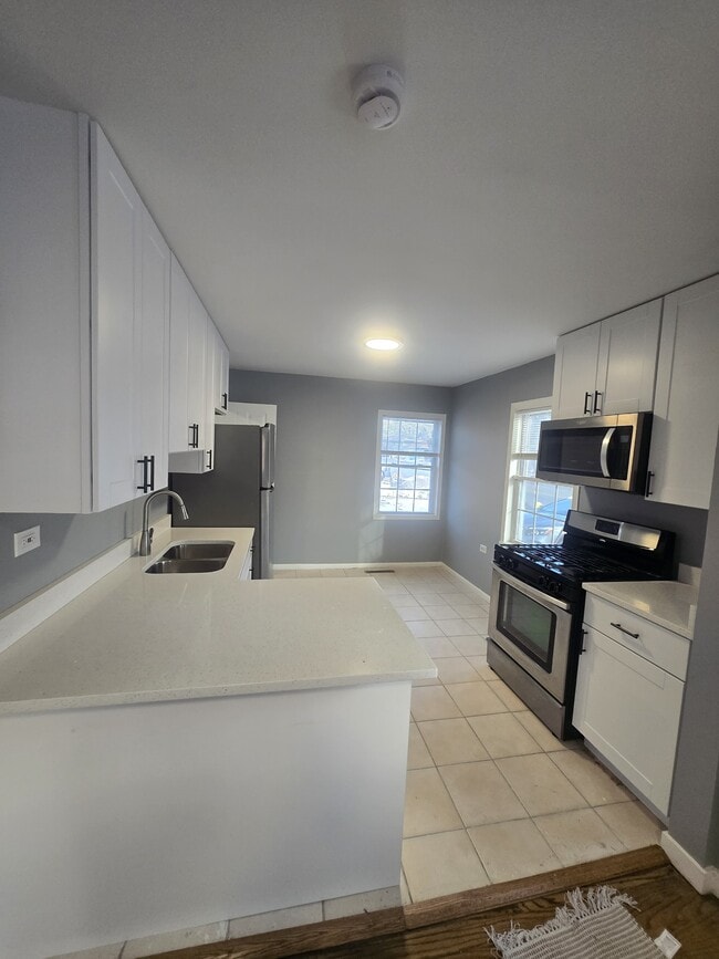 Building Photo - 22 N Lewis Ave